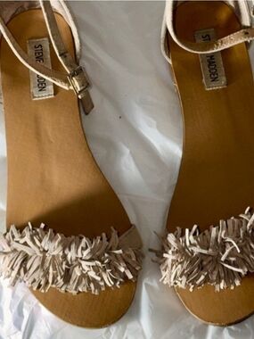 GUC Steve Madden Blush Fringe Sweety Ankle Strap Sandal